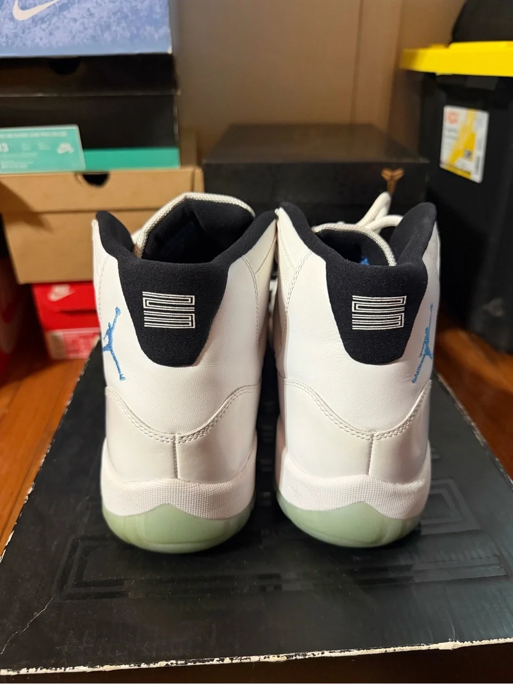 Jordan clean white